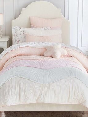 Pottery Barn Kids Ryleigh Ruched Wave Comforter and Sham